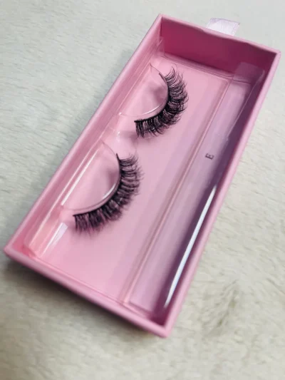 The Wax House -"E" False Eyelashes, 1 Pair